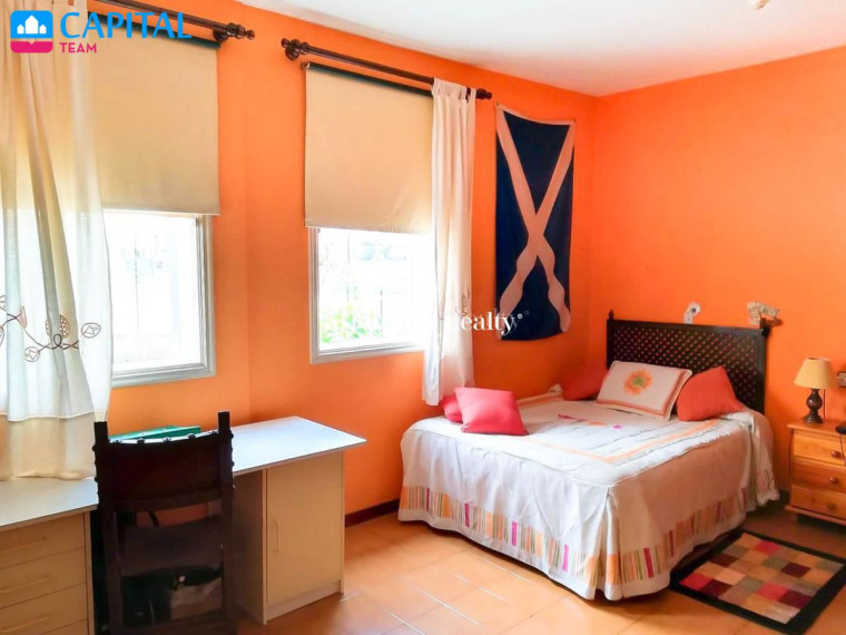 Parduodamas namas Calle Suiza, 6 , 566.00 kv.m ploto,  Floors 38