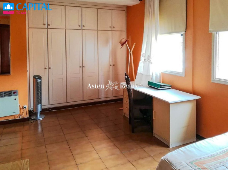 Parduodamas namas Calle Suiza, 6 , 566.00 kv.m ploto,  Floors 45