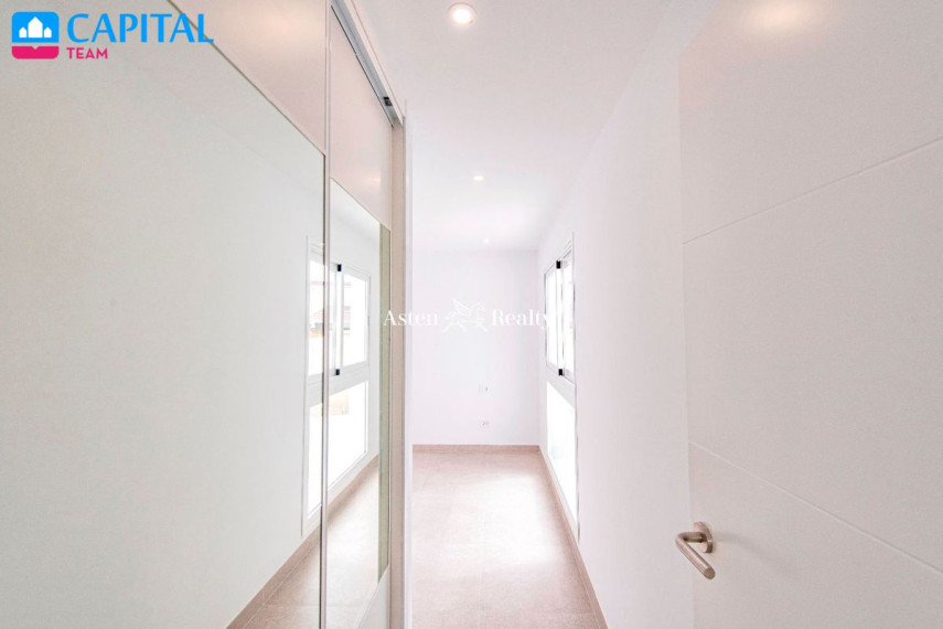 Parduodamas namas Calle Aldaba, 264 , 300.00 kv.m ploto,  Floors 34