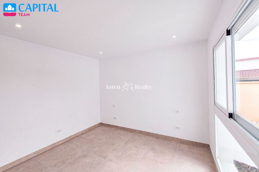 Parduodamas namas Calle Aldaba, 264 , 300.00 kv.m ploto,  Floors 35