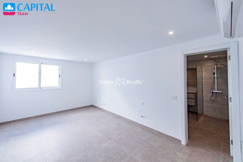 Parduodamas namas Calle Aldaba, 264 , 300.00 kv.m ploto,  Floors 45