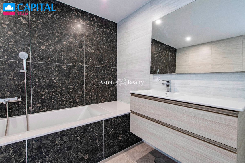 Parduodamas namas Calle Aldaba, 264 , 300.00 kv.m ploto,  Floors 48