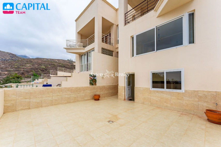 Parduodamas namas Calle Armiche, 94 , 274.00 kv.m ploto,  Floors 2