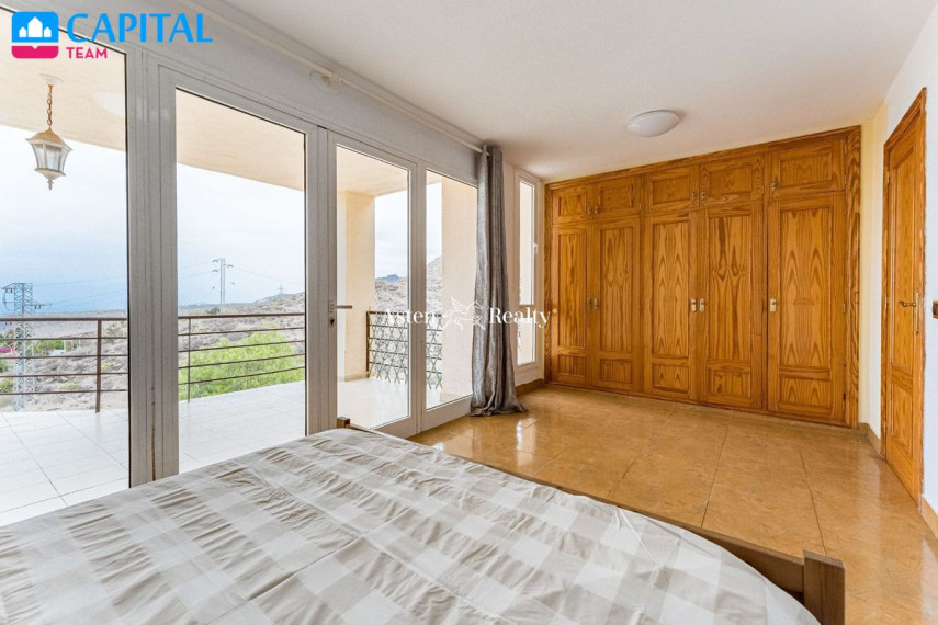 Parduodamas namas Calle Armiche, 94 , 274.00 kv.m ploto,  Floors 24