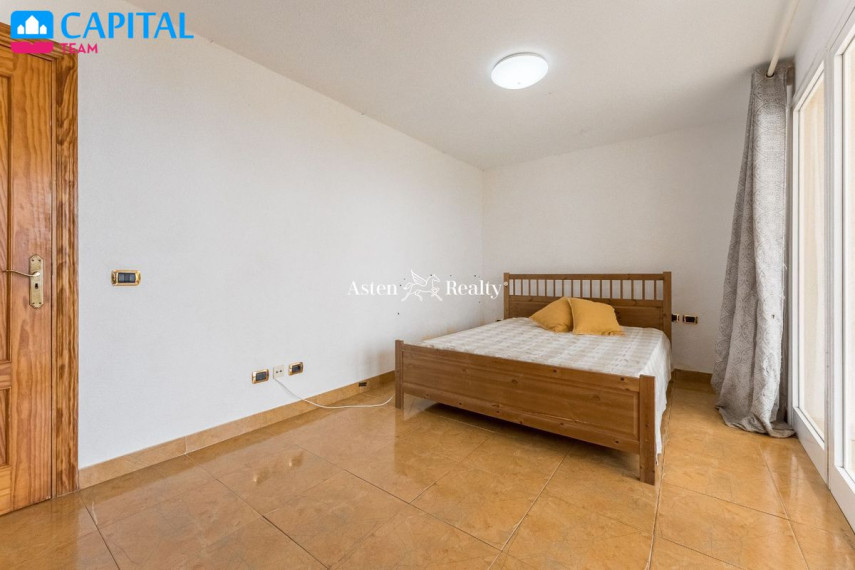 Parduodamas namas Calle Armiche, 94 , 274.00 kv.m ploto,  Floors 25