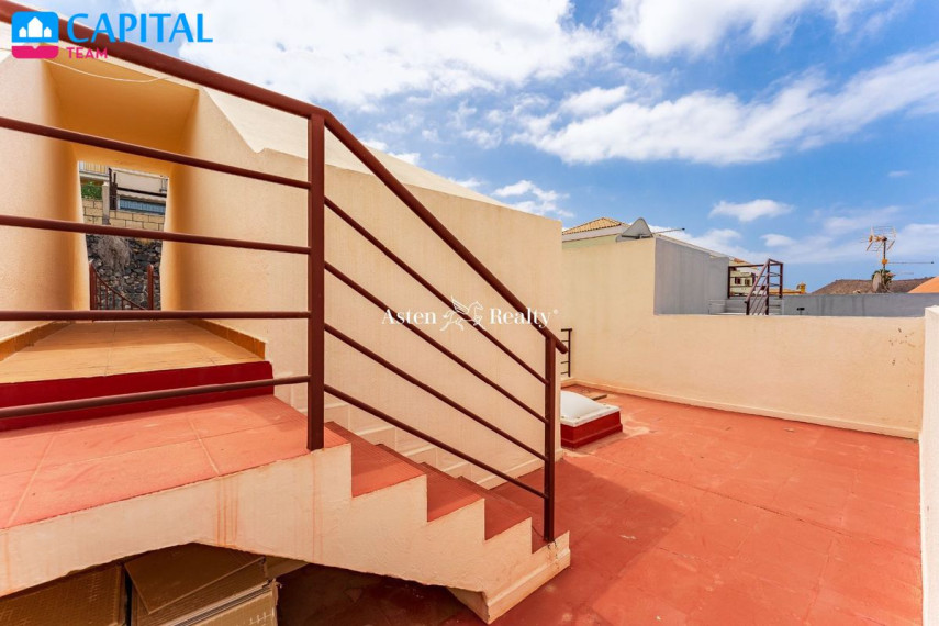 Parduodamas namas Calle Armiche, 94 , 274.00 kv.m ploto,  Floors 42