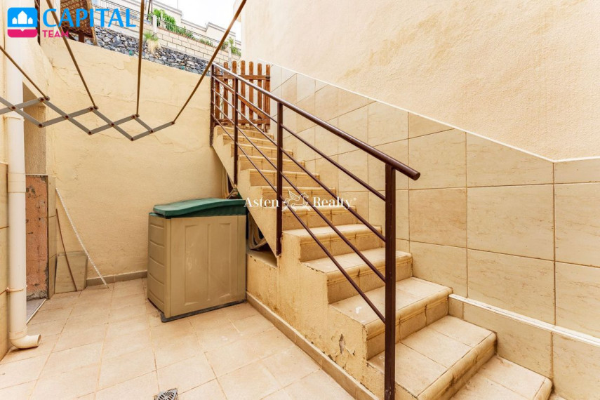 Parduodamas namas Calle Armiche, 94 , 274.00 kv.m ploto,  Floors 44