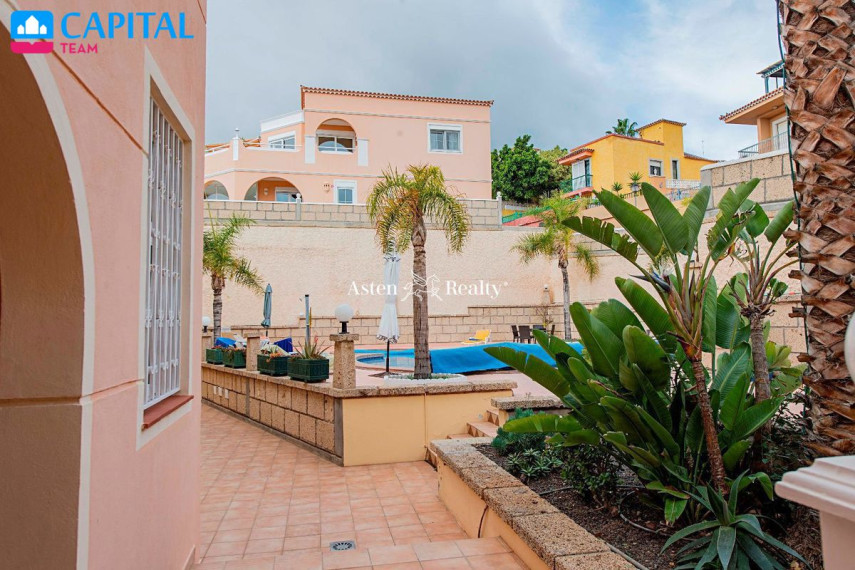 Parduodamas namas Calle Tahona, 1 , 245.00 kv.m ploto,  Floors 1