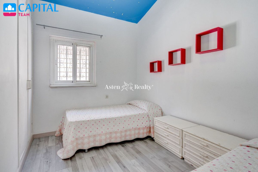 Parduodamas namas Calle Andorra, 1 , 150.00 kv.m ploto,  Floors 14