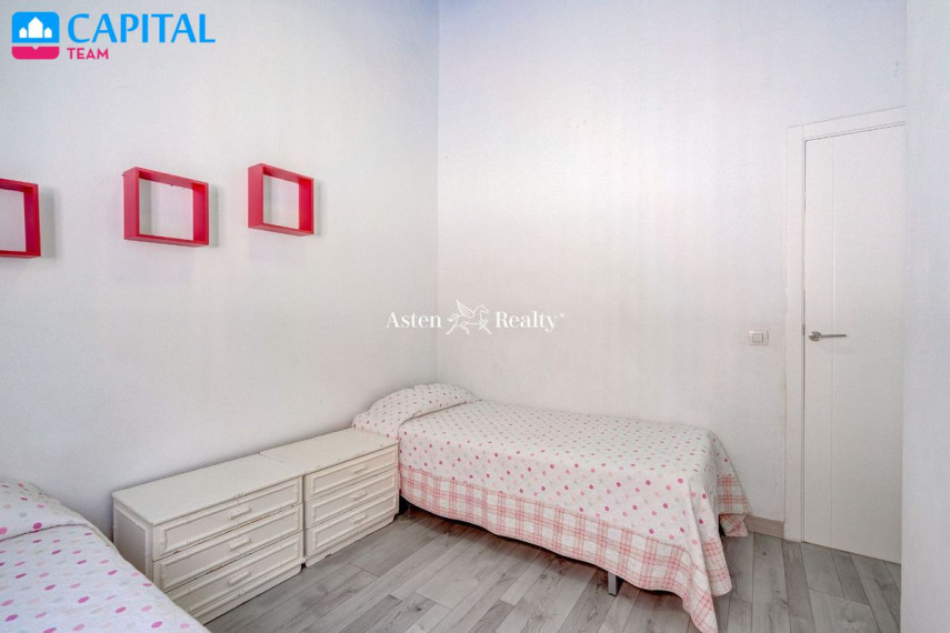 Parduodamas namas Calle Andorra, 1 , 150.00 kv.m ploto,  Floors 15