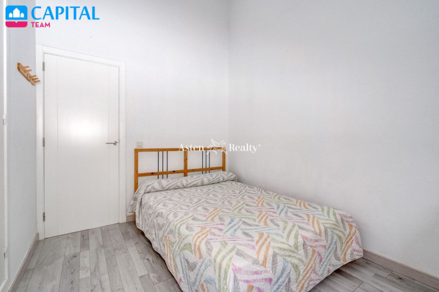 Parduodamas namas Calle Andorra, 1 , 150.00 kv.m ploto,  Floors 19