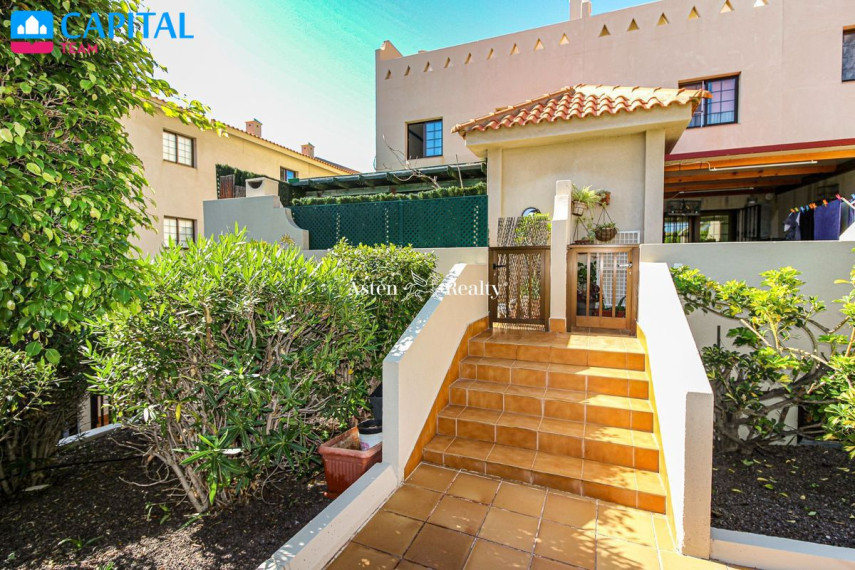 Parduodamas namas Calle Oasis, 11 , 233.00 kv.m ploto,  Floors 1