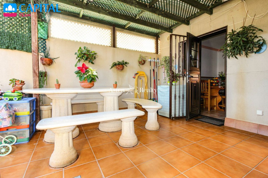 Parduodamas namas Calle Oasis, 11 , 233.00 kv.m ploto,  Floors 4
