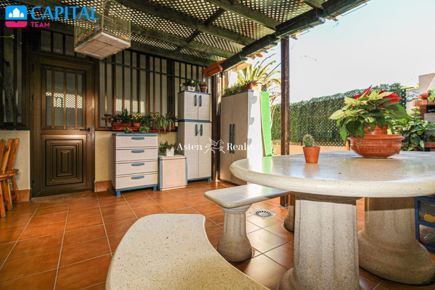 Parduodamas namas Calle Oasis, 11 , 233.00 kv.m ploto,  Floors 5