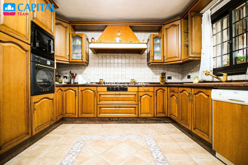 Parduodamas namas Calle Oasis, 11 , 233.00 kv.m ploto,  Floors 10