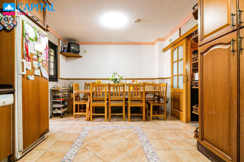 Parduodamas namas Calle Oasis, 11 , 233.00 kv.m ploto,  Floors 12
