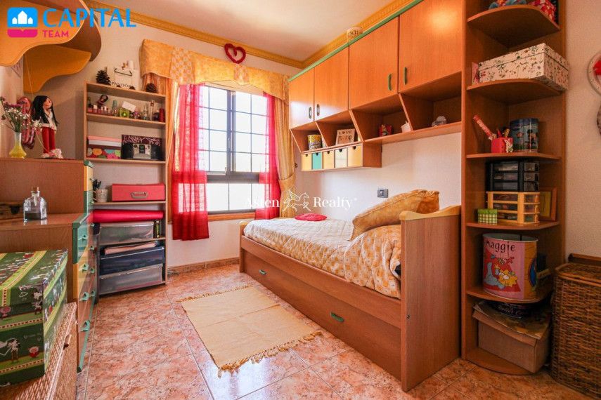 Parduodamas namas Calle Oasis, 11 , 233.00 kv.m ploto,  Floors 14