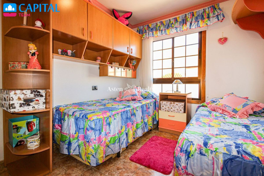 Parduodamas namas Calle Oasis, 11 , 233.00 kv.m ploto,  Floors 15