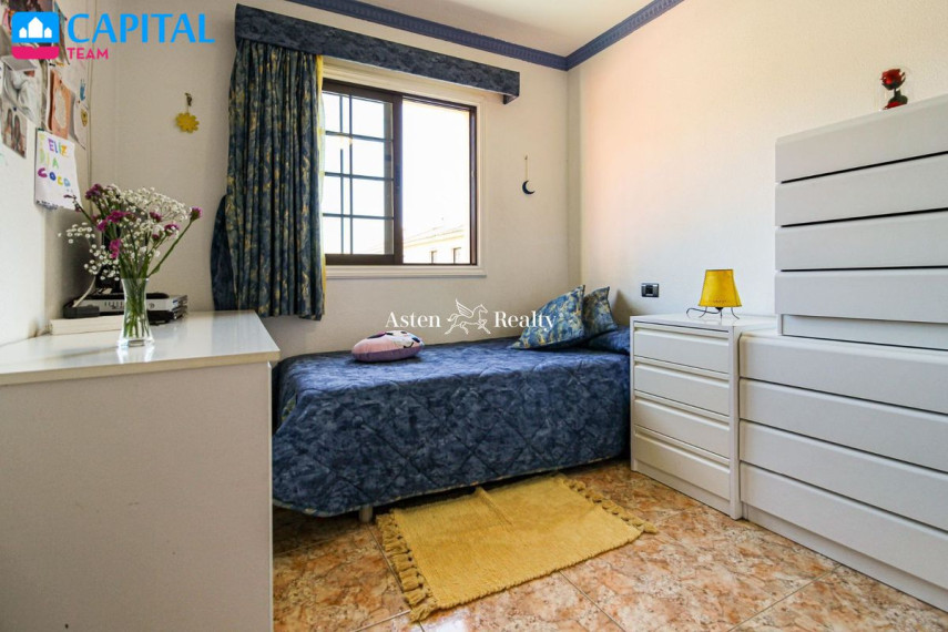 Parduodamas namas Calle Oasis, 11 , 233.00 kv.m ploto,  Floors 16