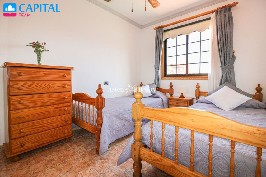 Parduodamas namas Calle Oasis, 11 , 233.00 kv.m ploto,  Floors 17