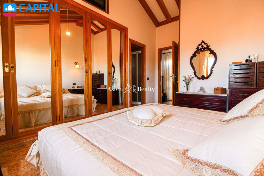 Parduodamas namas Calle Oasis, 11 , 233.00 kv.m ploto,  Floors 22