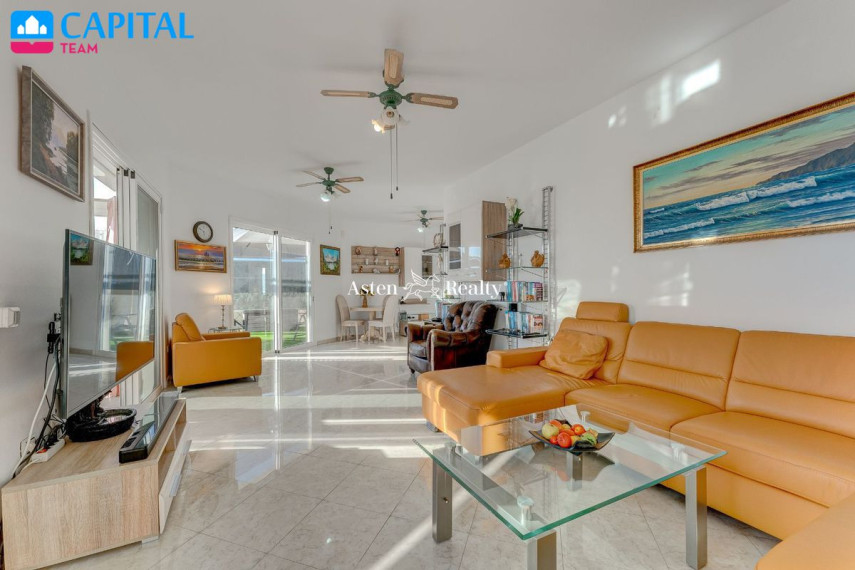 Parduodamas namas Calle La Carnada, 16 , 614.00 kv.m ploto,  Floors 18