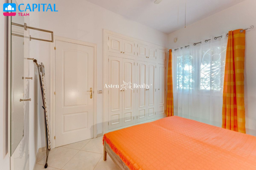 Parduodamas namas Calle La Carnada, 16 , 614.00 kv.m ploto,  Floors 30