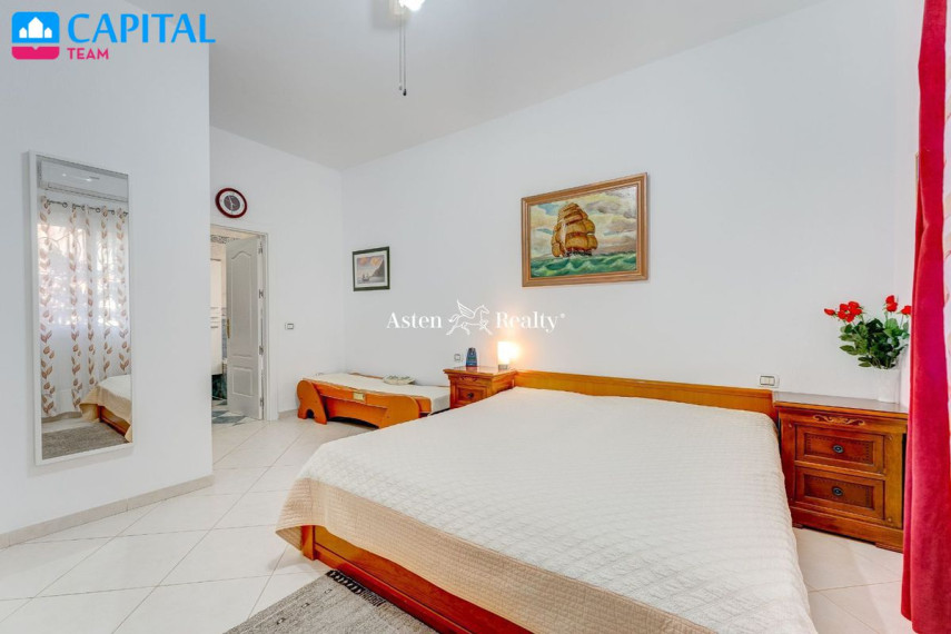 Parduodamas namas Calle La Carnada, 16 , 614.00 kv.m ploto,  Floors 33