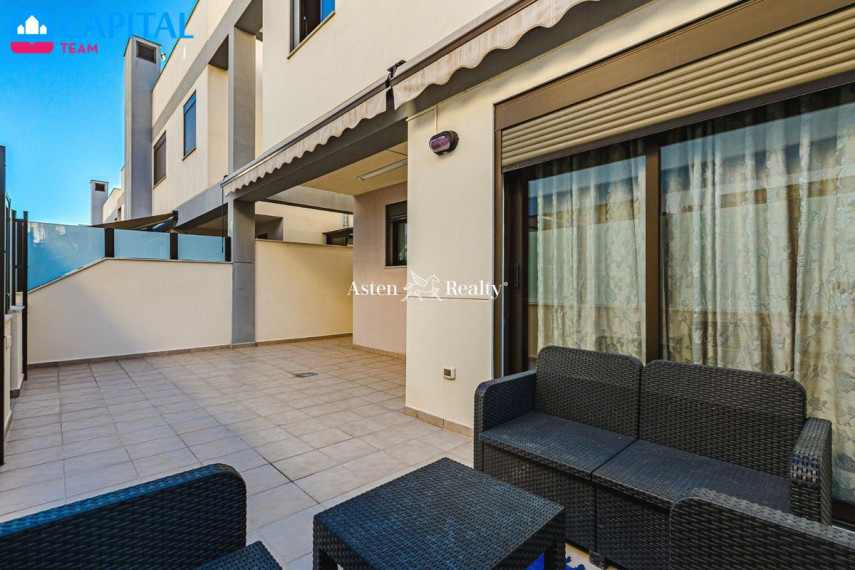 Parduodamas namas Calle Envolvente, 2 , 246.00 kv.m ploto,  Floors 4