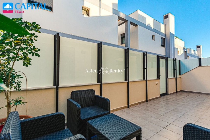 Parduodamas namas Calle Envolvente, 2 , 246.00 kv.m ploto,  Floors 7