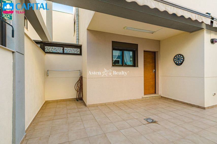 Parduodamas namas Calle Envolvente, 2 , 246.00 kv.m ploto,  Floors 8
