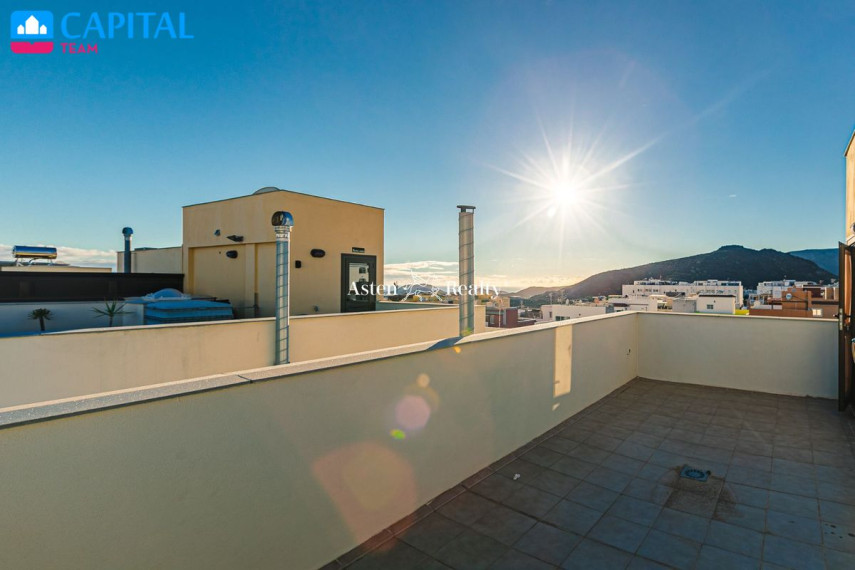 Parduodamas namas Calle Envolvente, 2 , 246.00 kv.m ploto,  Floors 27