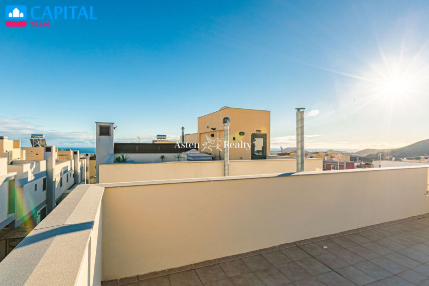 Parduodamas namas Calle Envolvente, 2 , 246.00 kv.m ploto,  Floors 28