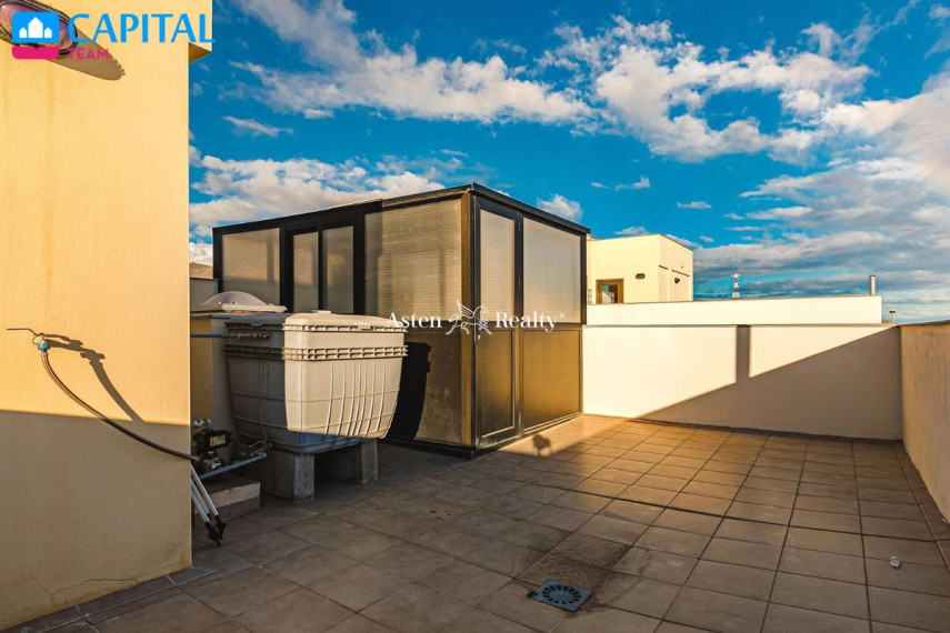 Parduodamas namas Calle Envolvente, 2 , 246.00 kv.m ploto,  Floors 29