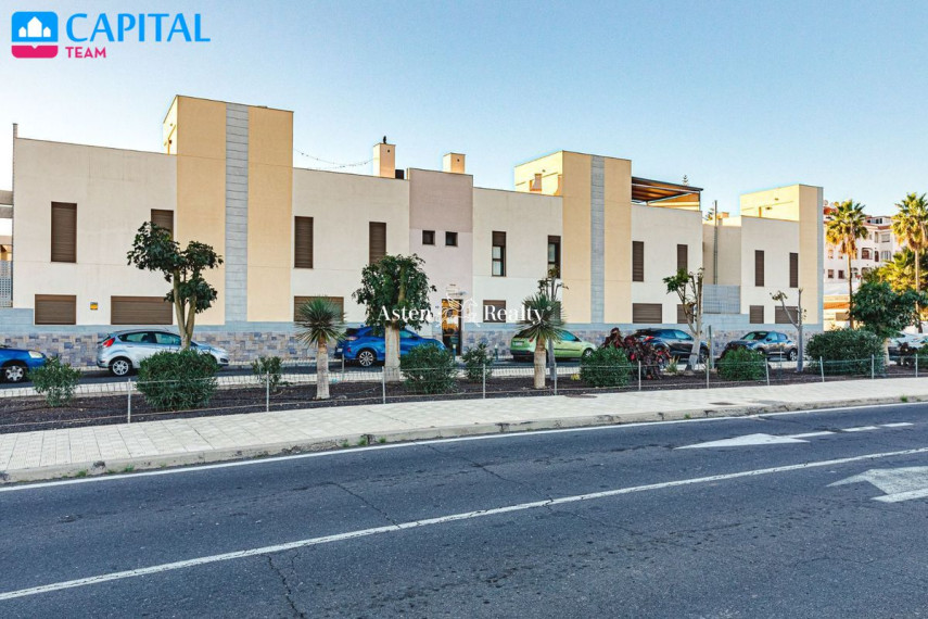 Parduodamas namas Calle Envolvente, 2 , 246.00 kv.m ploto,  Floors 38