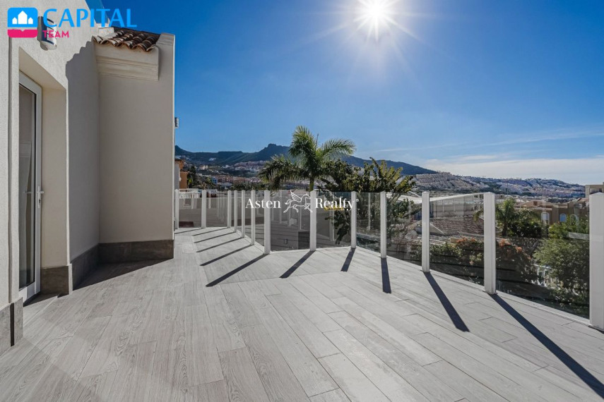 Parduodamas namas Calle El Almendro, 17 , 233.00 kv.m ploto,  Floors 8