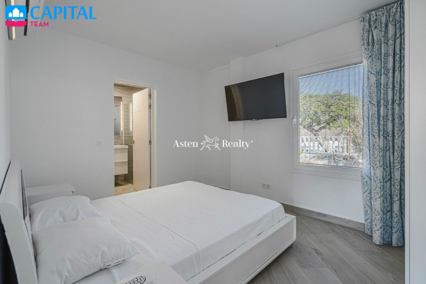 Parduodamas namas Calle El Almendro, 17 , 233.00 kv.m ploto,  Floors 21