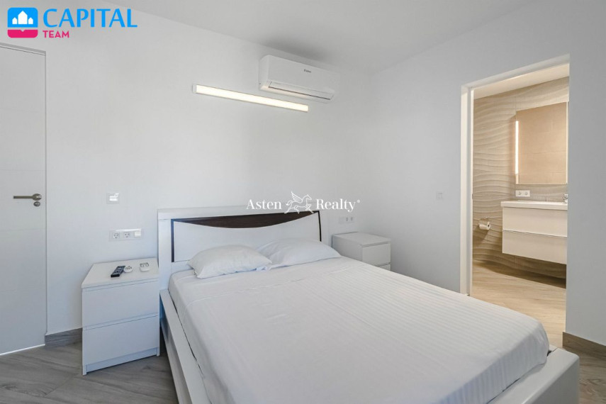 Parduodamas namas Calle El Almendro, 17 , 233.00 kv.m ploto,  Floors 22