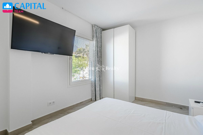 Parduodamas namas Calle El Almendro, 17 , 233.00 kv.m ploto,  Floors 23