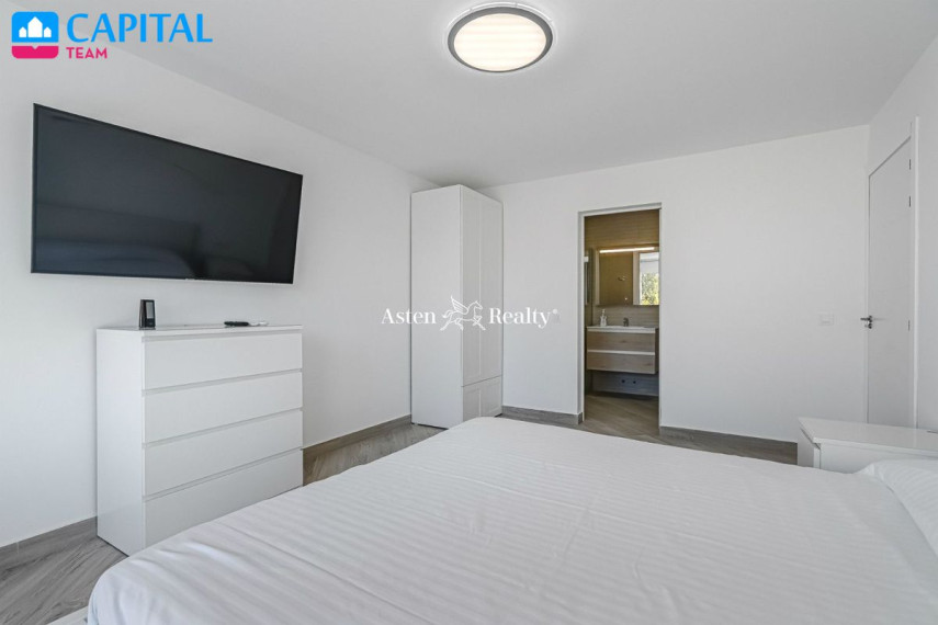 Parduodamas namas Calle El Almendro, 17 , 233.00 kv.m ploto,  Floors 29