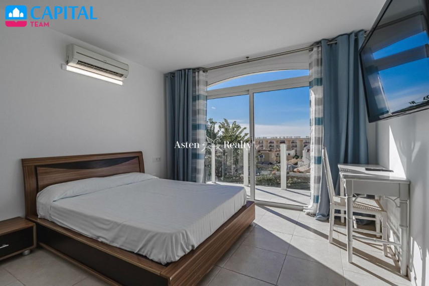 Parduodamas namas Calle El Almendro, 17 , 233.00 kv.m ploto,  Floors 40