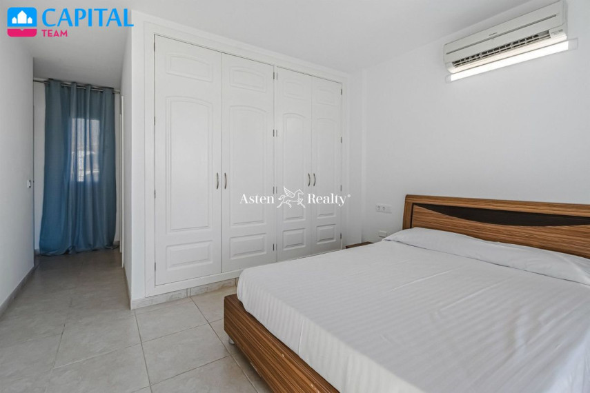 Parduodamas namas Calle El Almendro, 17 , 233.00 kv.m ploto,  Floors 42