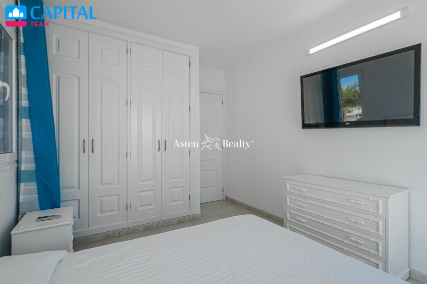 Parduodamas namas Calle El Almendro, 17 , 233.00 kv.m ploto,  Floors 46