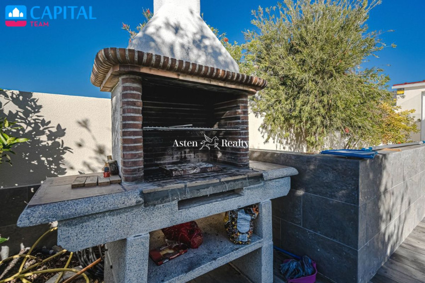 Parduodamas namas Calle El Almendro, 17 , 233.00 kv.m ploto,  Floors 50