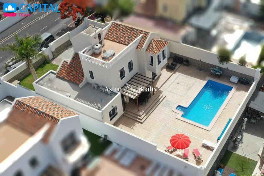 Parduodamas namas Calle El Almendro, 11 , 233.00 kv.m ploto,  Floors 1