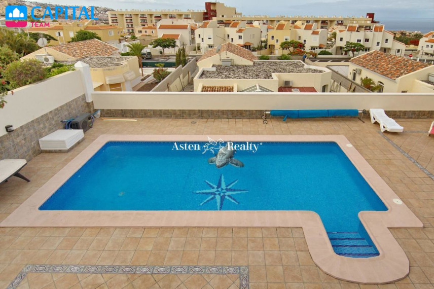 Parduodamas namas Calle El Almendro, 11 , 233.00 kv.m ploto,  Floors 4