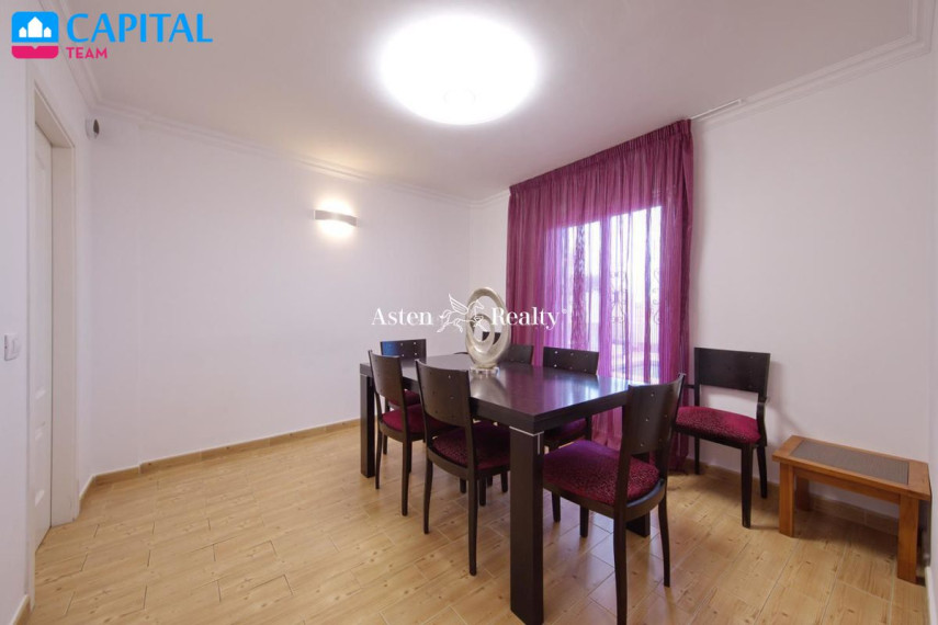 Parduodamas namas Calle El Almendro, 11 , 233.00 kv.m ploto,  Floors 10
