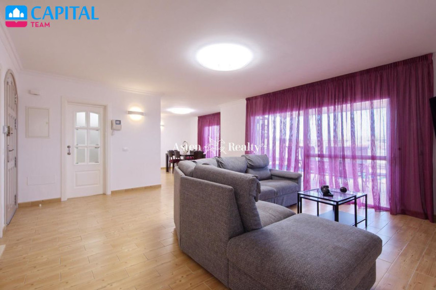 Parduodamas namas Calle El Almendro, 11 , 233.00 kv.m ploto,  Floors 11