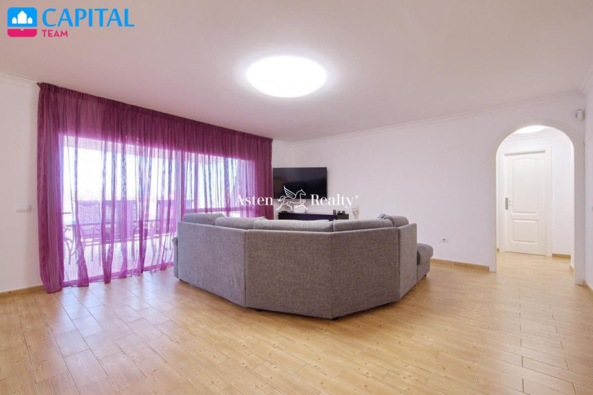 Parduodamas namas Calle El Almendro, 11 , 233.00 kv.m ploto,  Floors 12