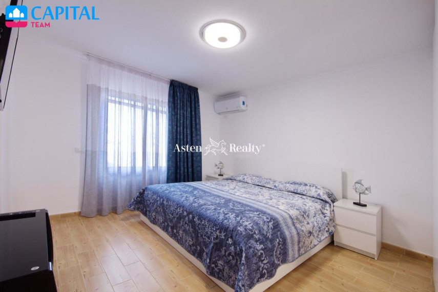 Parduodamas namas Calle El Almendro, 11 , 233.00 kv.m ploto,  Floors 15